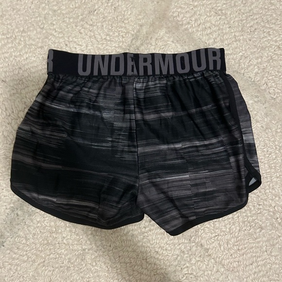 UNDER ARMOUR Girls Athletic Shorts - Picture 2 of 4